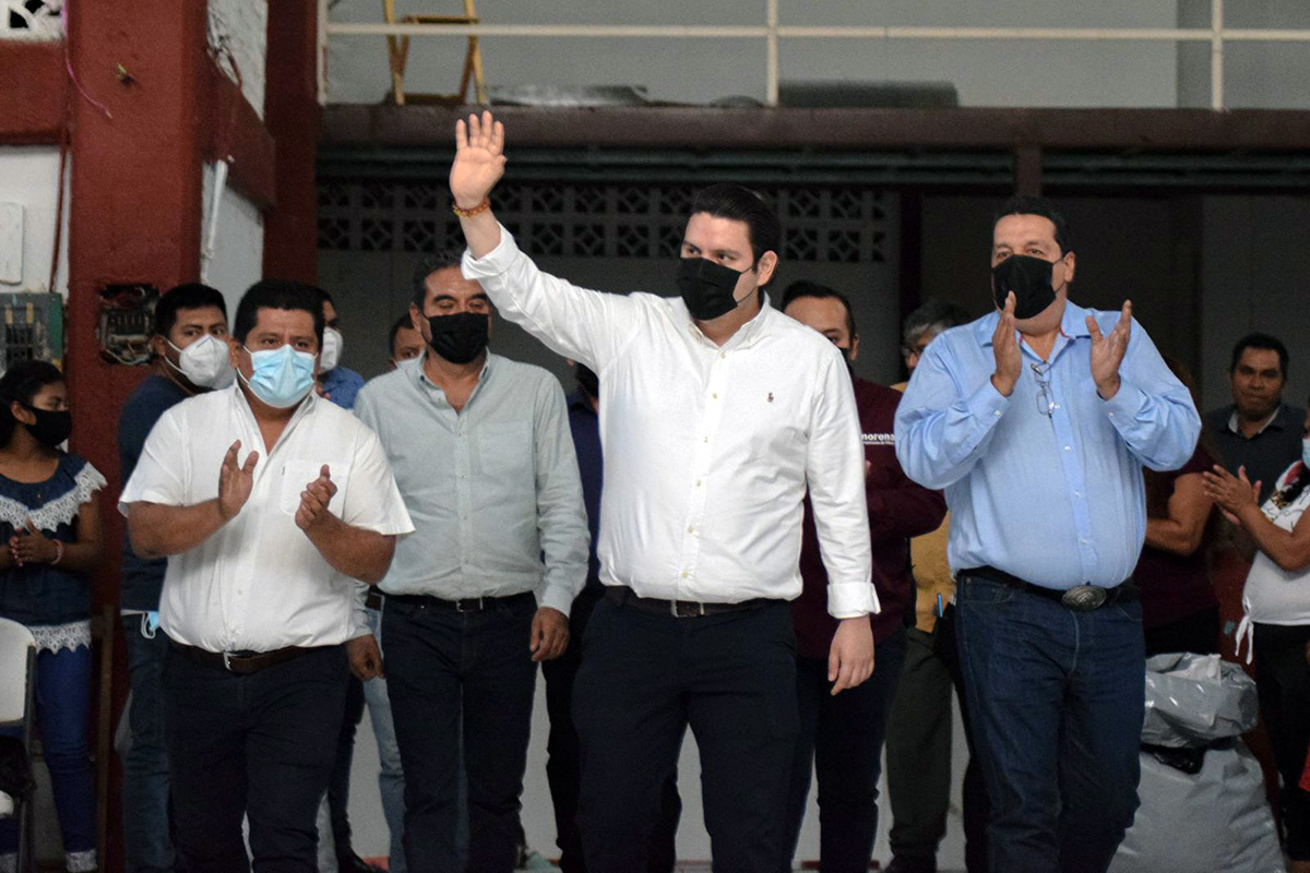 Carlos Molina toma protesta a Comités de Defensa de la Cuarta